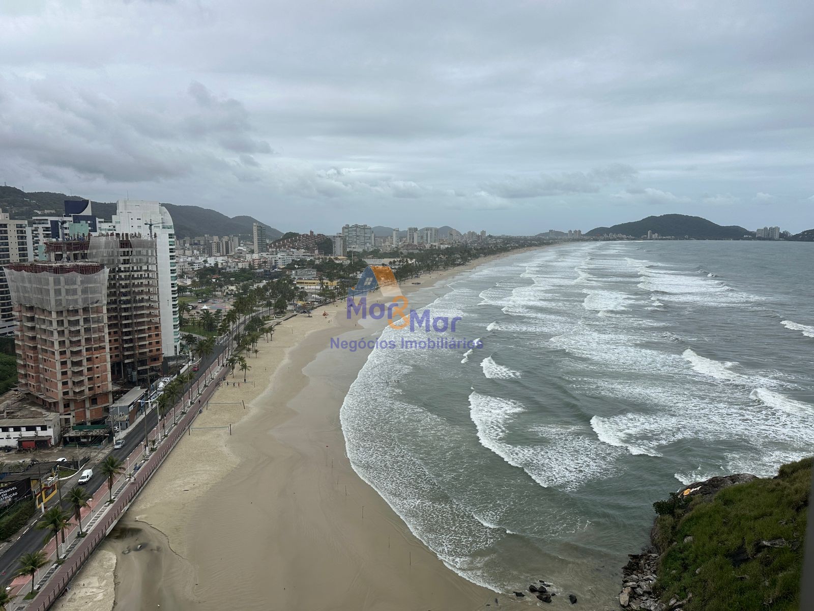 Apartamento Frente ao Mar nas Pitangueiras, Guarujá - SP