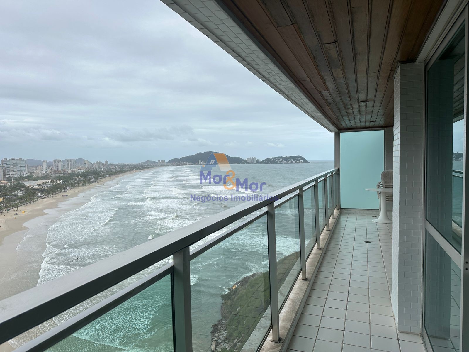 Apartamento Frente ao Mar nas Pitangueiras, Guarujá - SP