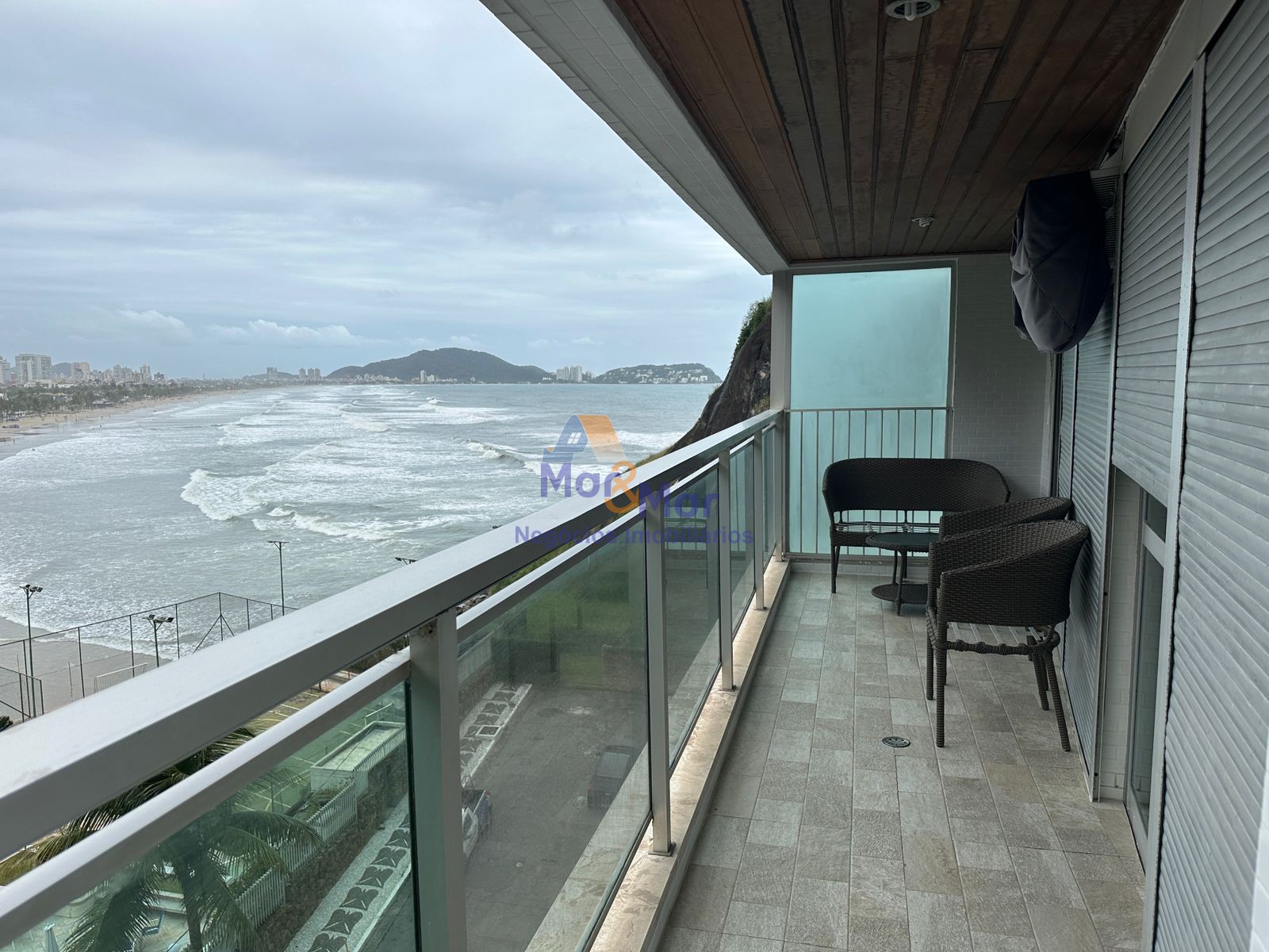 Apartamento Frente ao Mar-3-dormitorios-Pitangueiras