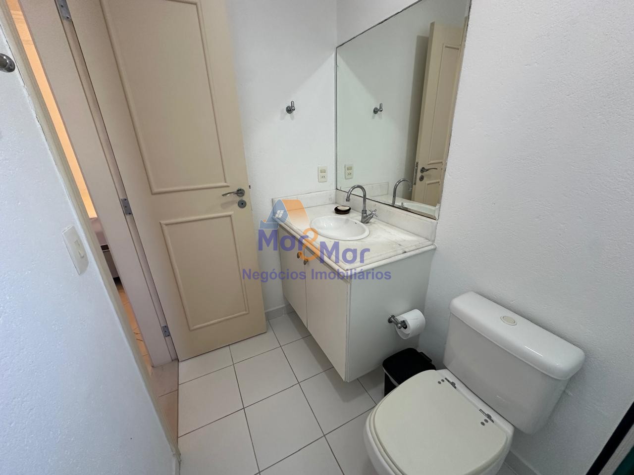 Apartamento na Praia das Pitangueiras, Guarujá - SP