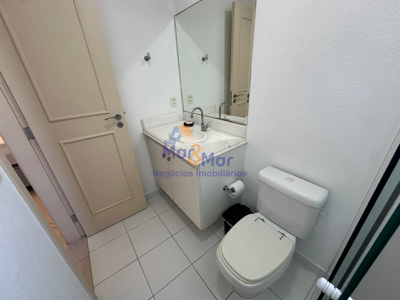Apartamento na Praia das Pitangueiras, Guarujá - SP