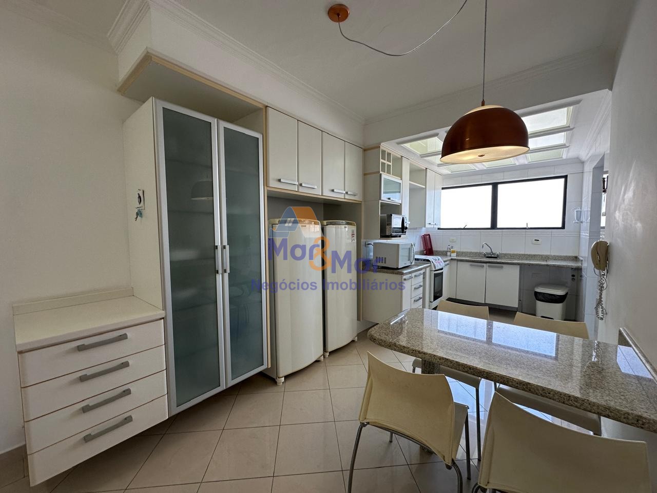 Apartamento na Praia das Pitangueiras, Guarujá - SP