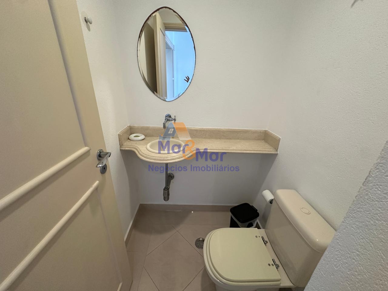 Apartamento na Praia das Pitangueiras, Guarujá - SP
