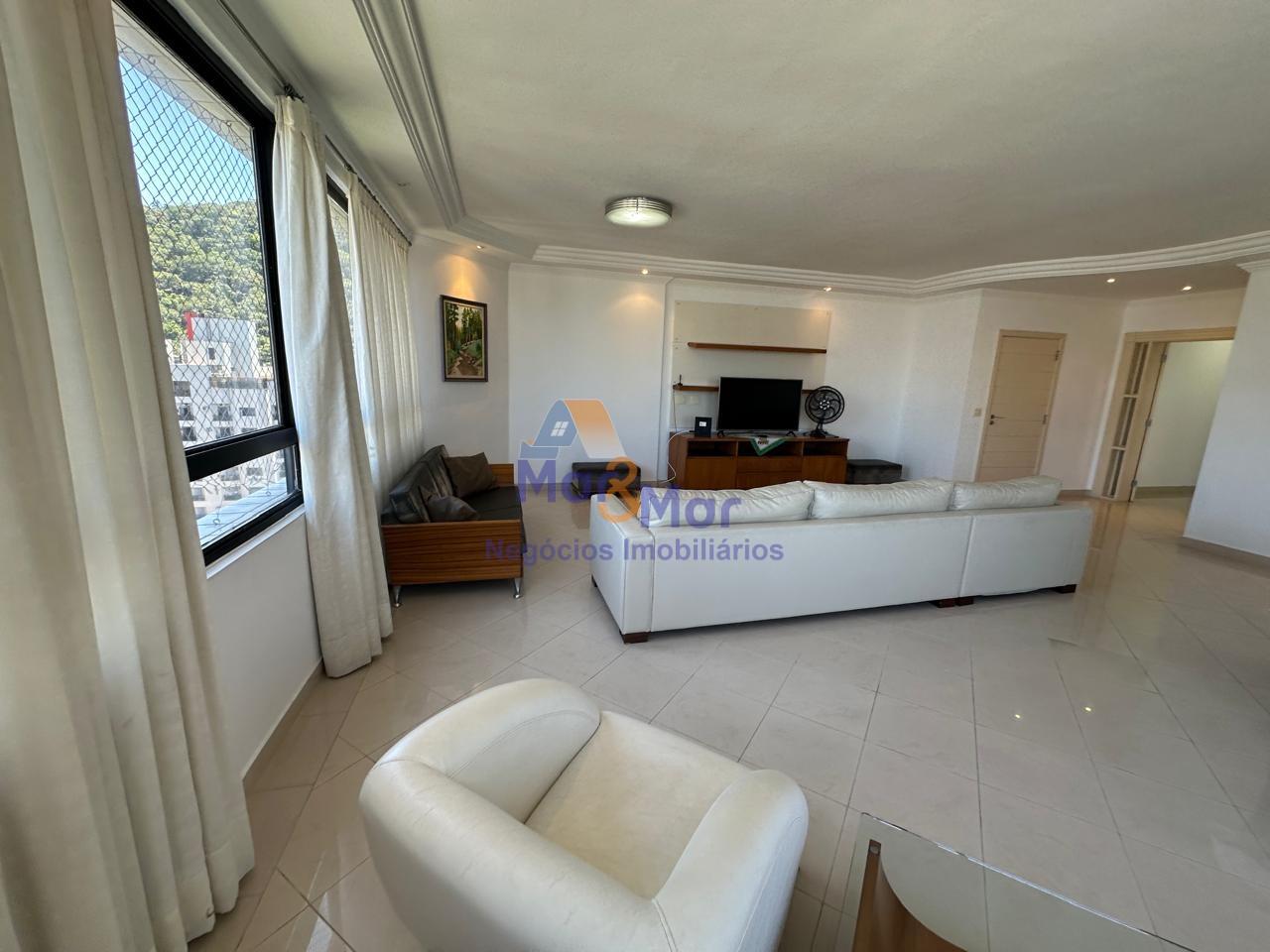 Apartamento na Praia das Pitangueiras, Guarujá - SP