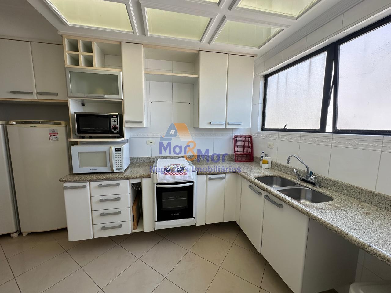 Apartamento na Praia das Pitangueiras, Guarujá - SP