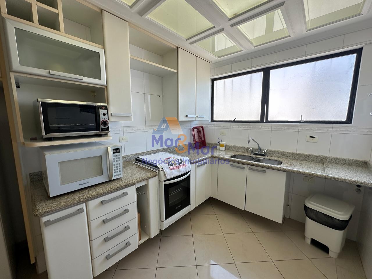 Apartamento na Praia das Pitangueiras, Guarujá - SP