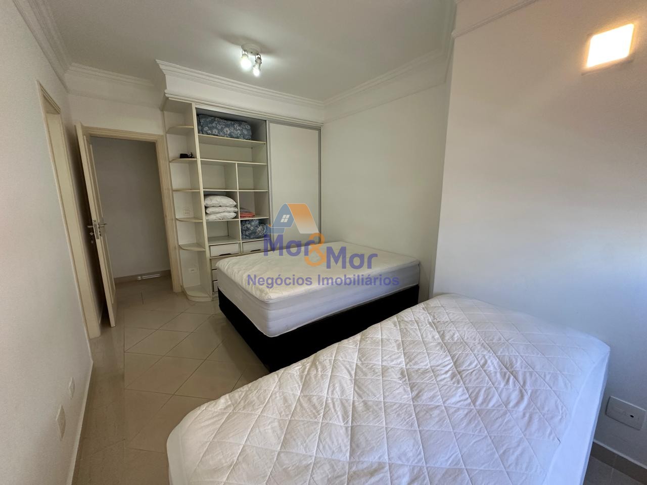 Apartamento na Praia das Pitangueiras, Guarujá - SP