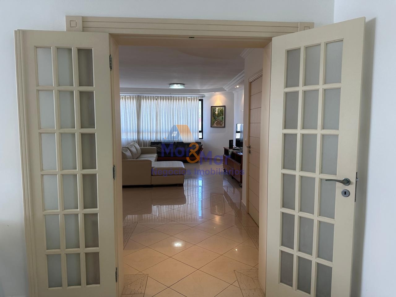 Apartamento na Praia das Pitangueiras, Guarujá - SP