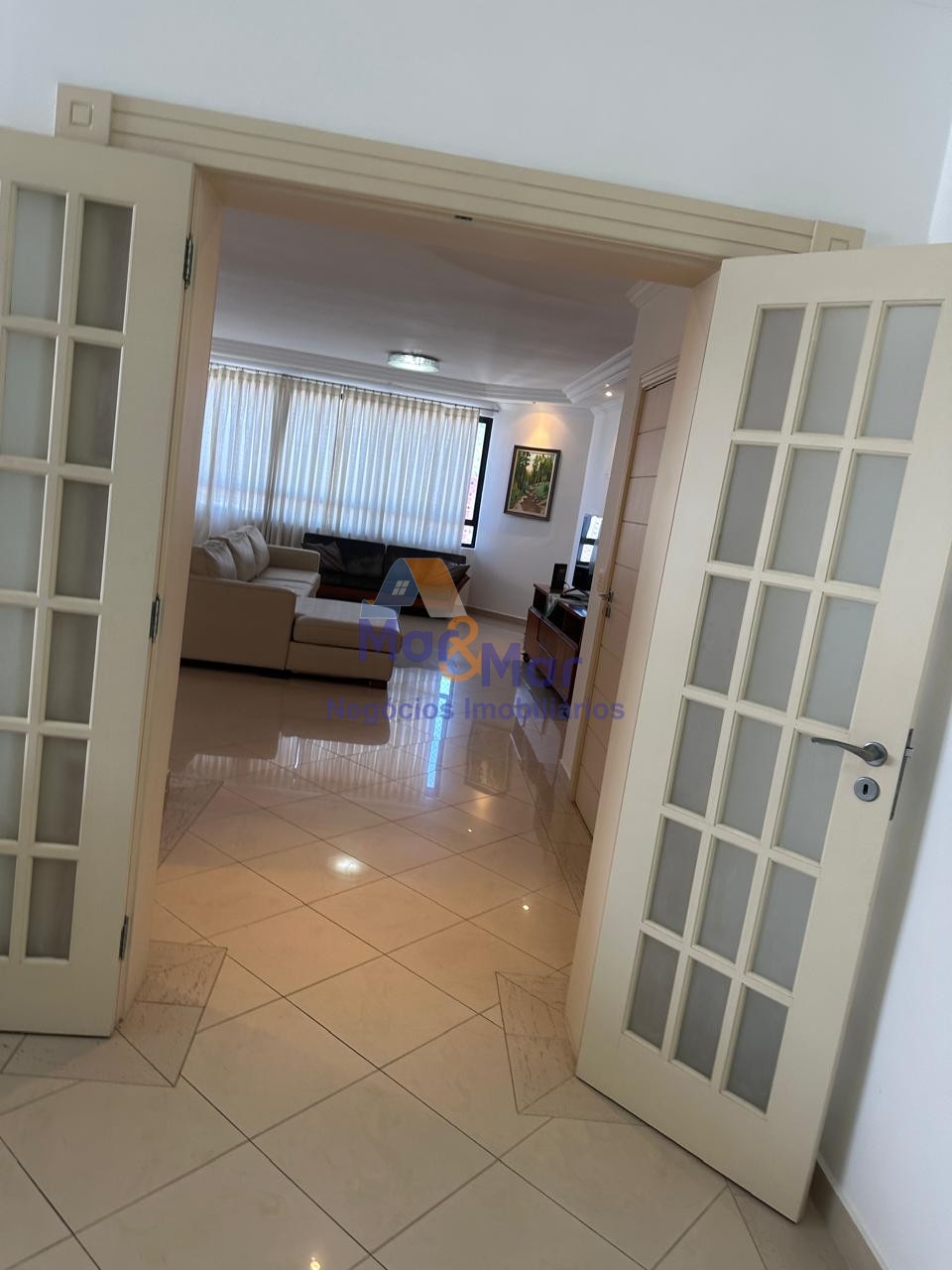 Apartamento na Praia das Pitangueiras, Guarujá - SP