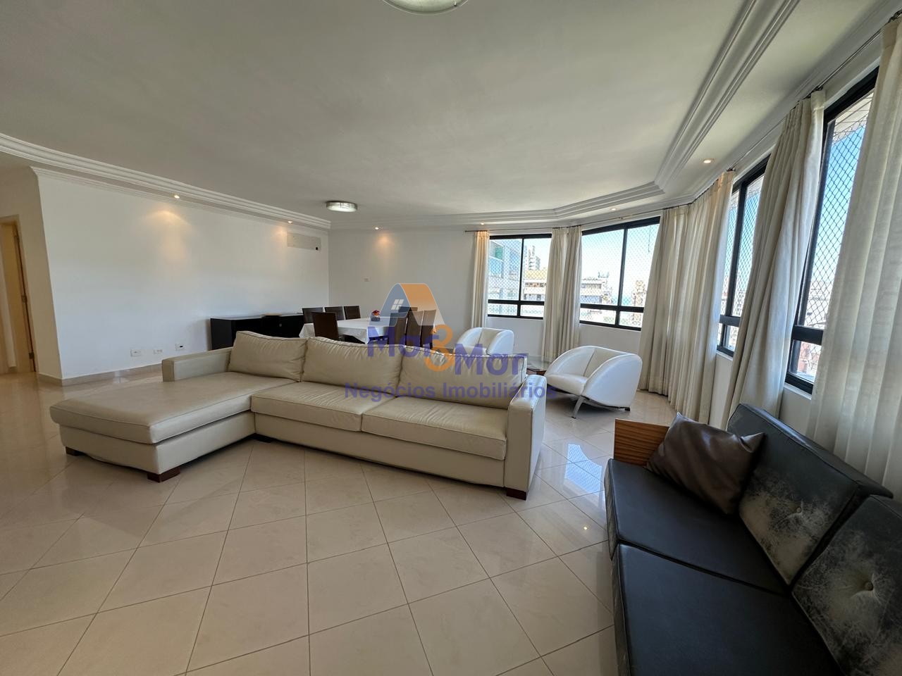 Apartamento na Praia das Pitangueiras, Guarujá - SP