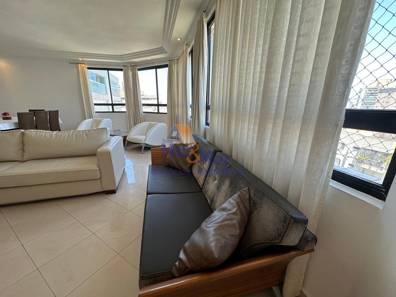 Apartamento na Praia das Pitangueiras, Guarujá - SP