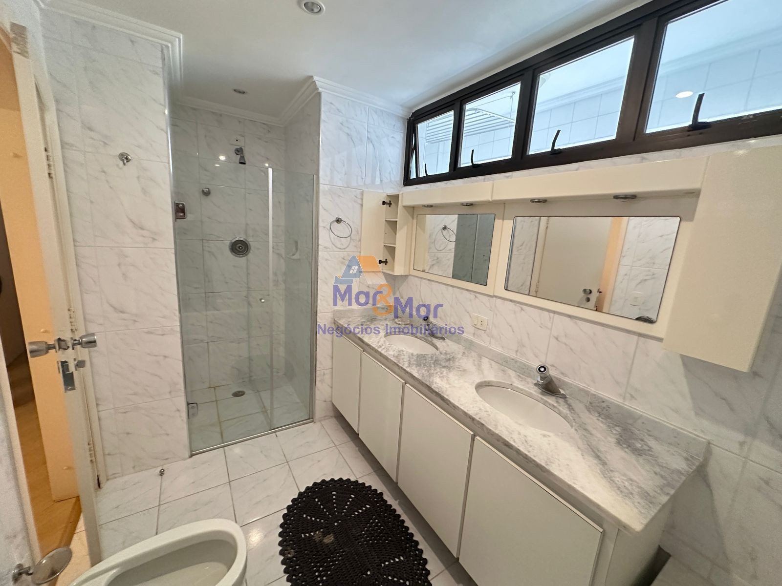 Apartamento Frente ao Mar nas Pitangueiras, Guarujá - SP