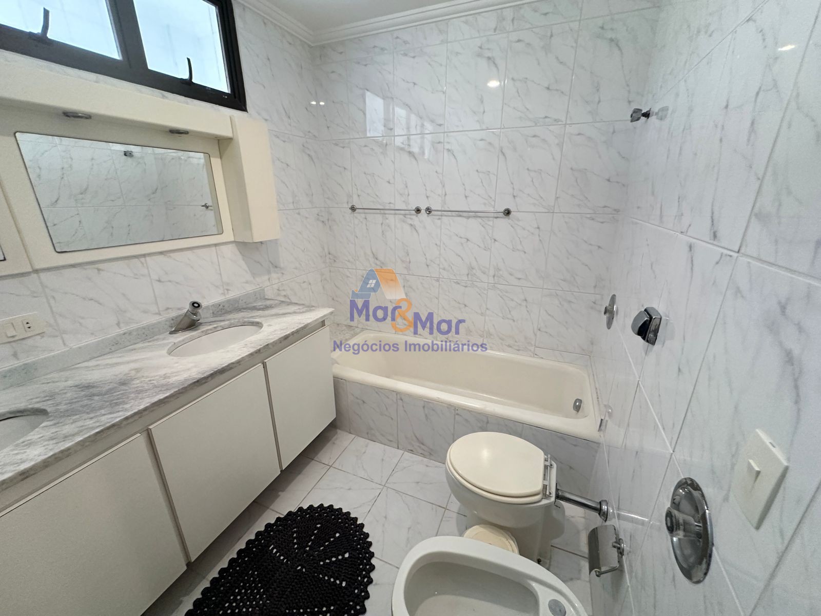 Apartamento Frente ao Mar nas Pitangueiras, Guarujá - SP