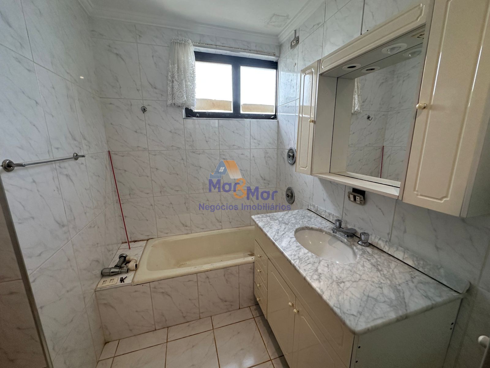 Apartamento Frente ao Mar nas Pitangueiras, Guarujá - SP