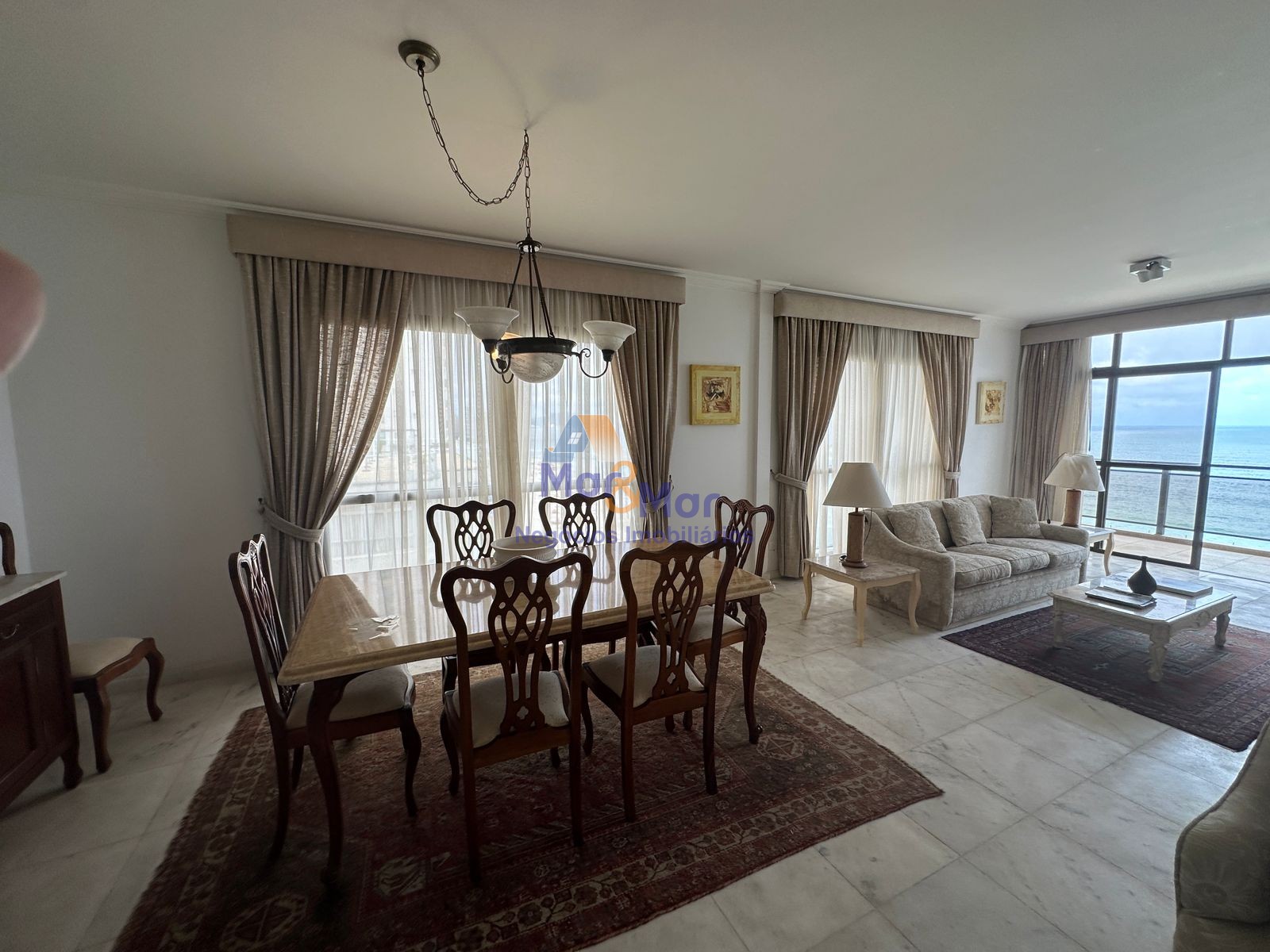 Apartamento Frente ao Mar nas Pitangueiras, Guarujá - SP