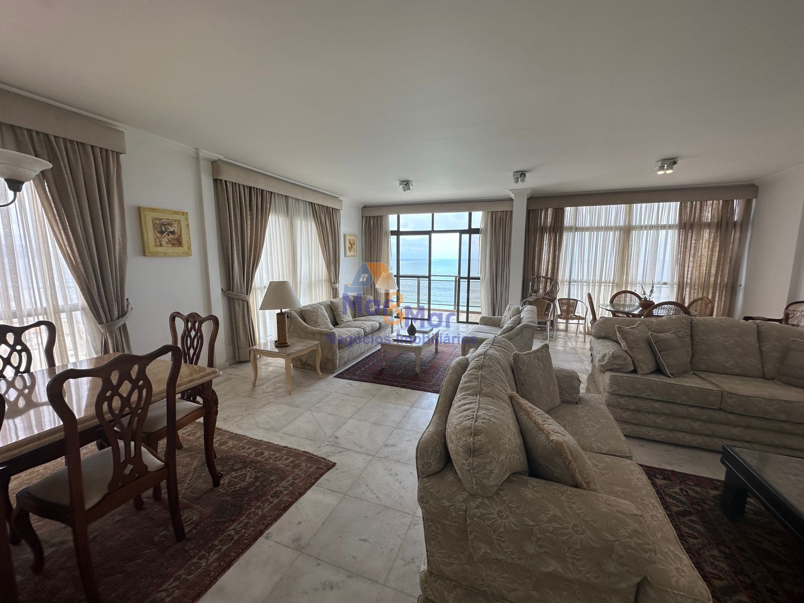 Apartamento Frente ao Mar nas Pitangueiras, Guarujá - SP