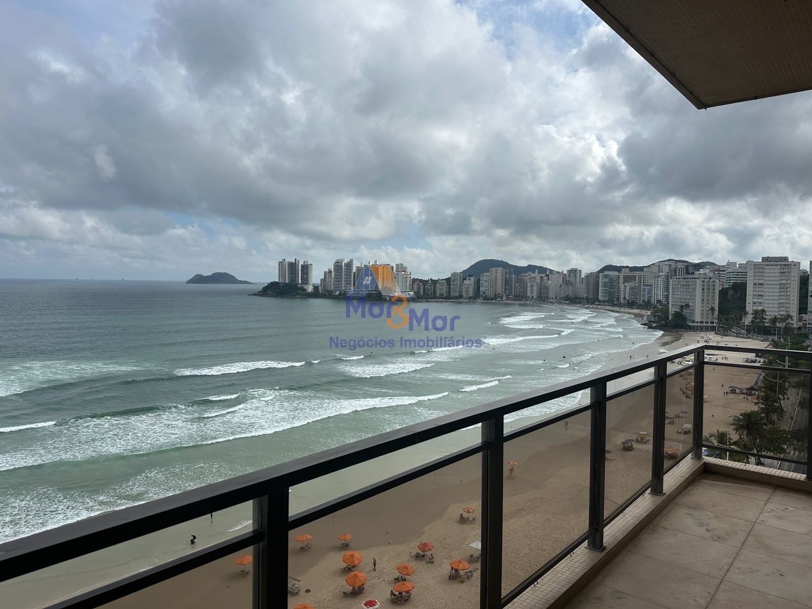 Apartamento Frente ao Mar nas Pitangueiras, Guarujá - SP