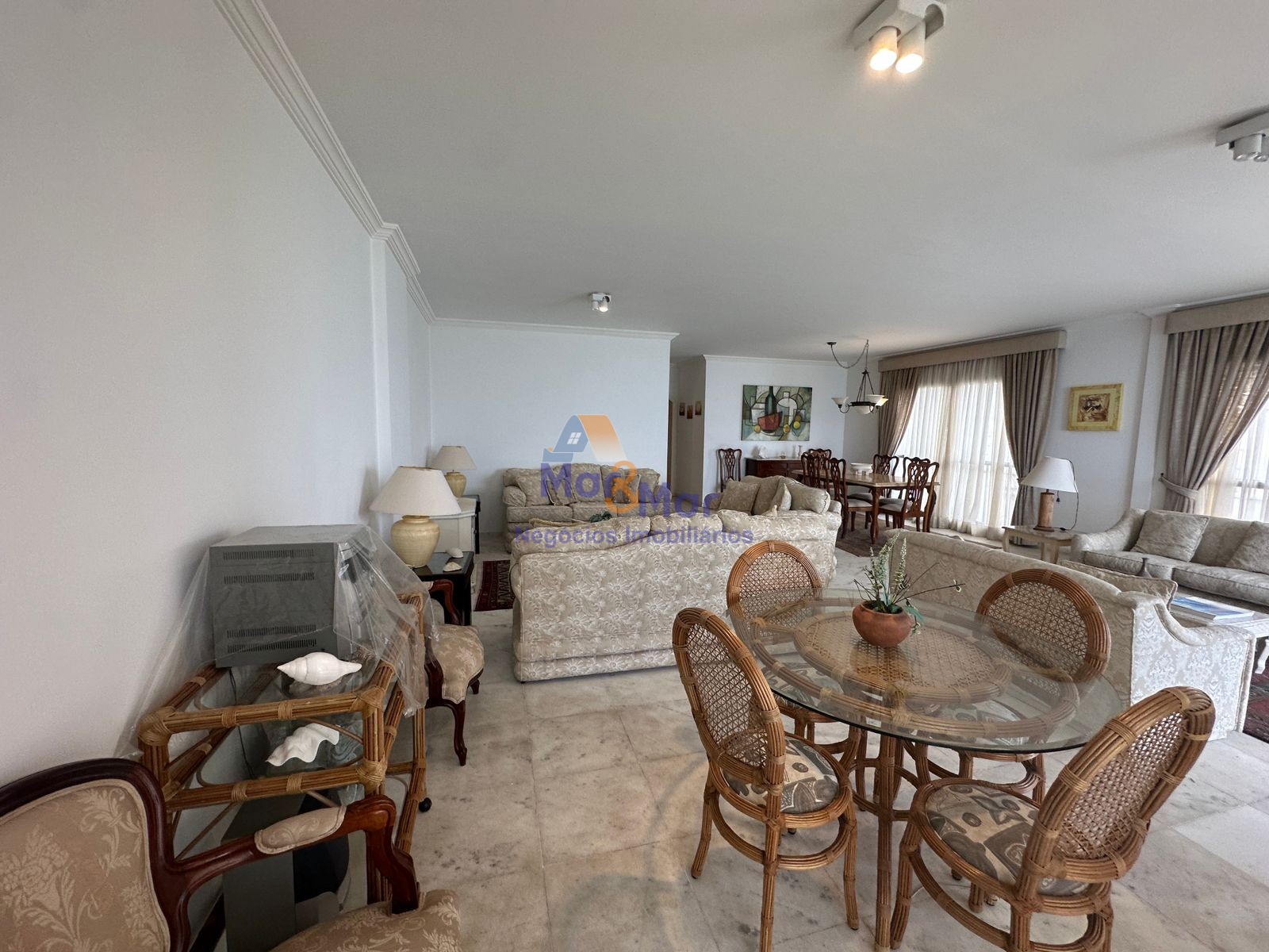 Apartamento Frente ao Mar nas Pitangueiras, Guarujá - SP