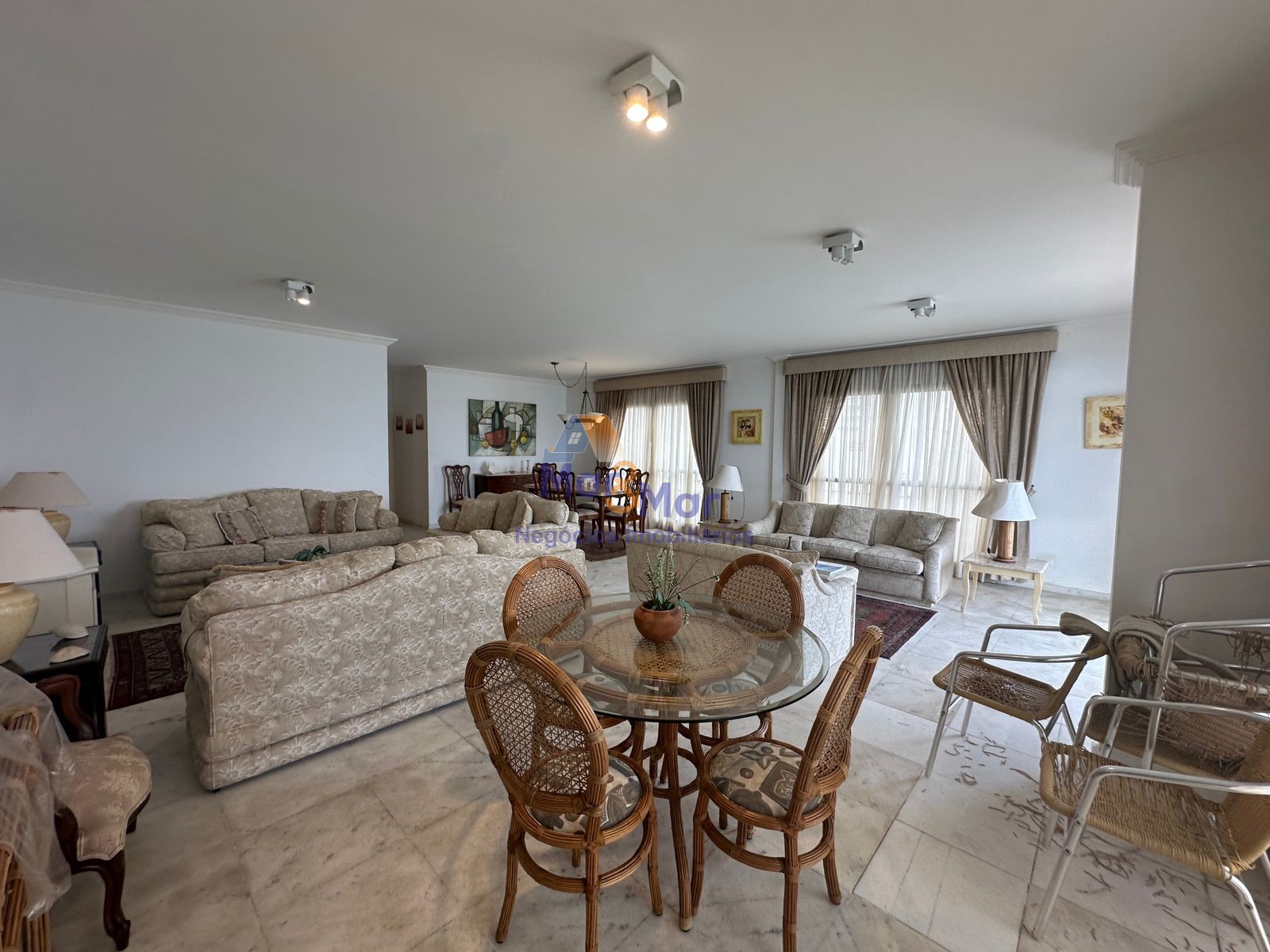 Apartamento Frente ao Mar nas Pitangueiras, Guarujá - SP