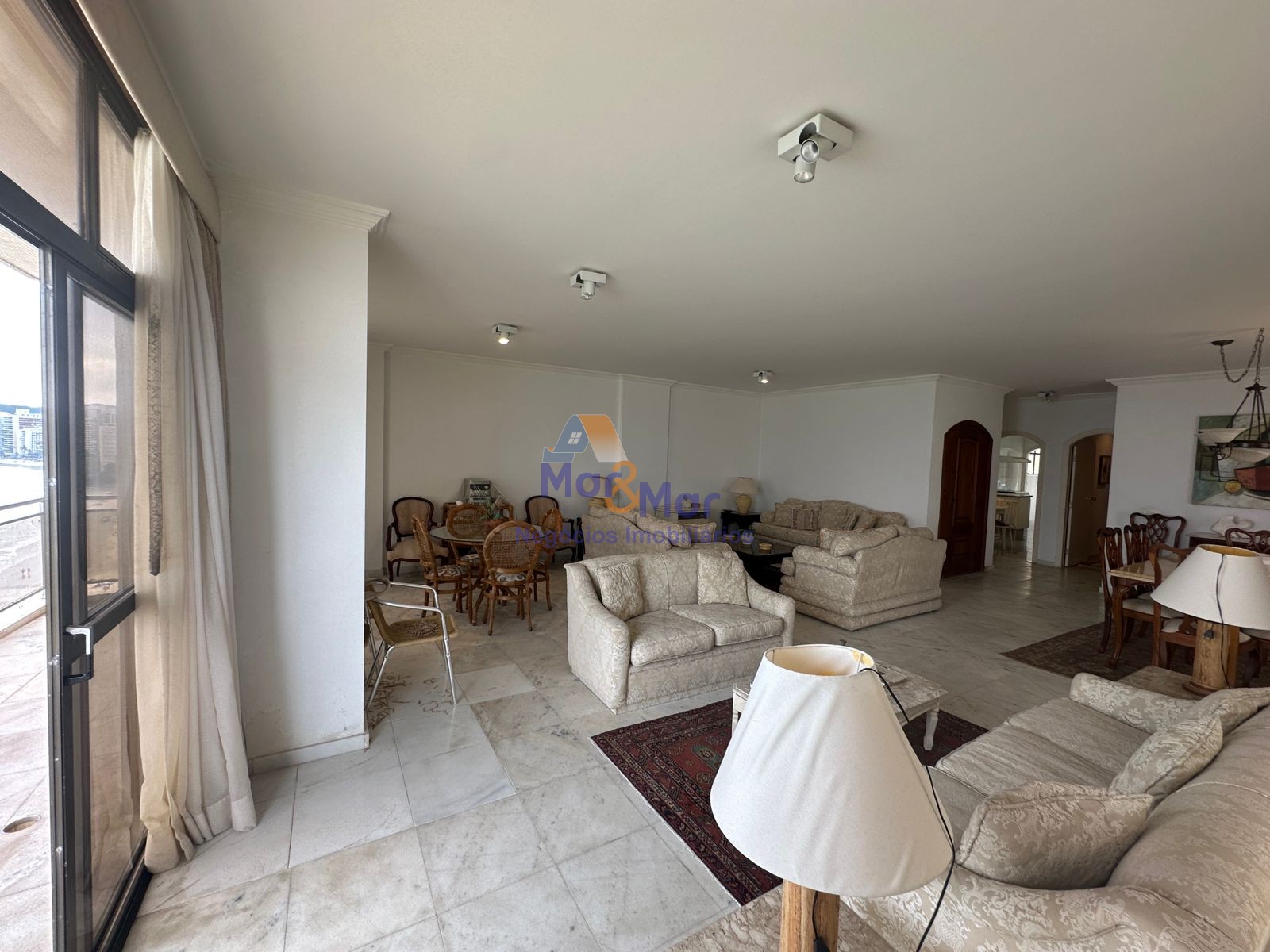 Apartamento Frente ao Mar nas Pitangueiras, Guarujá - SP
