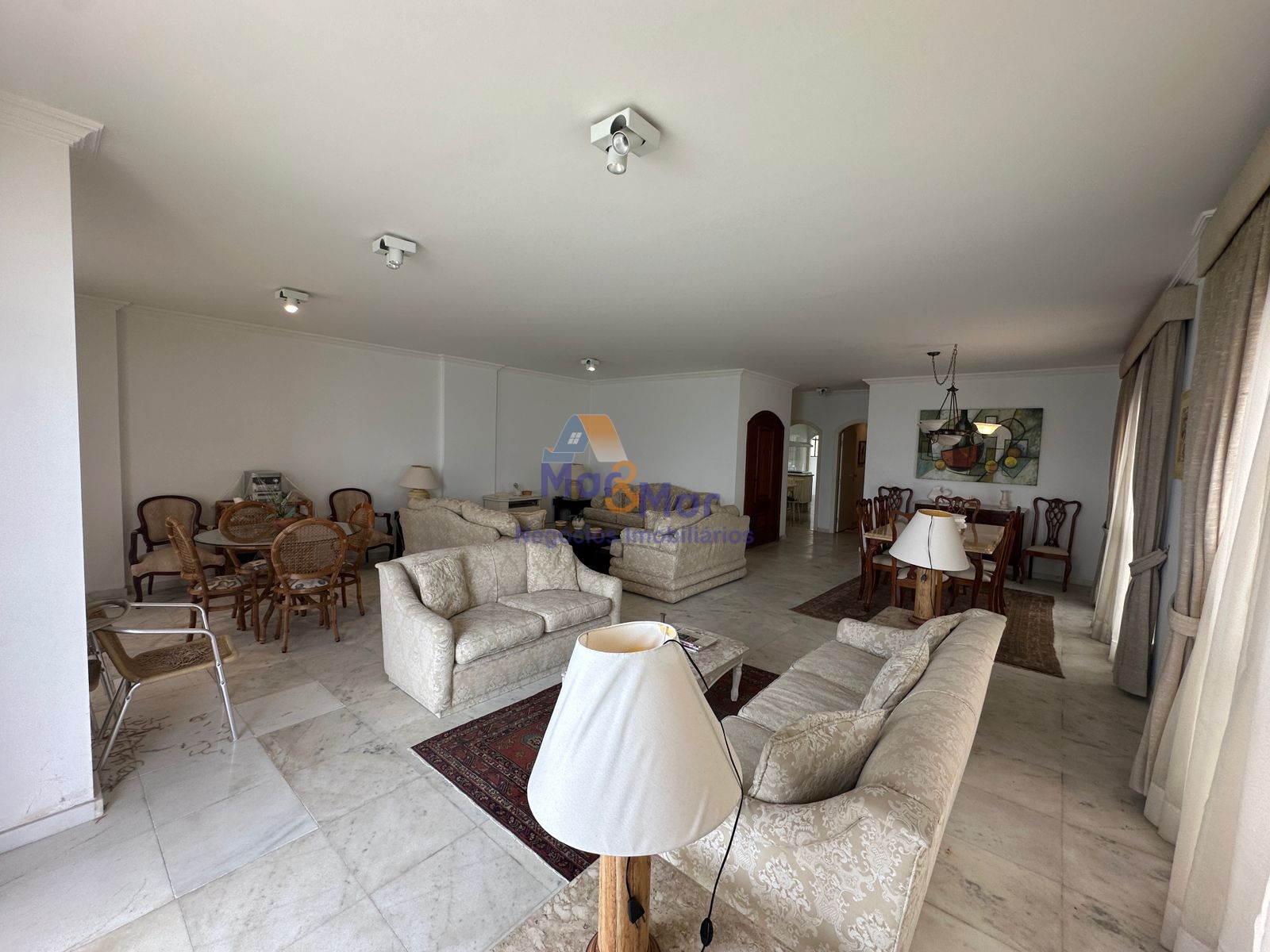 Apartamento Frente ao Mar nas Pitangueiras, Guarujá - SP