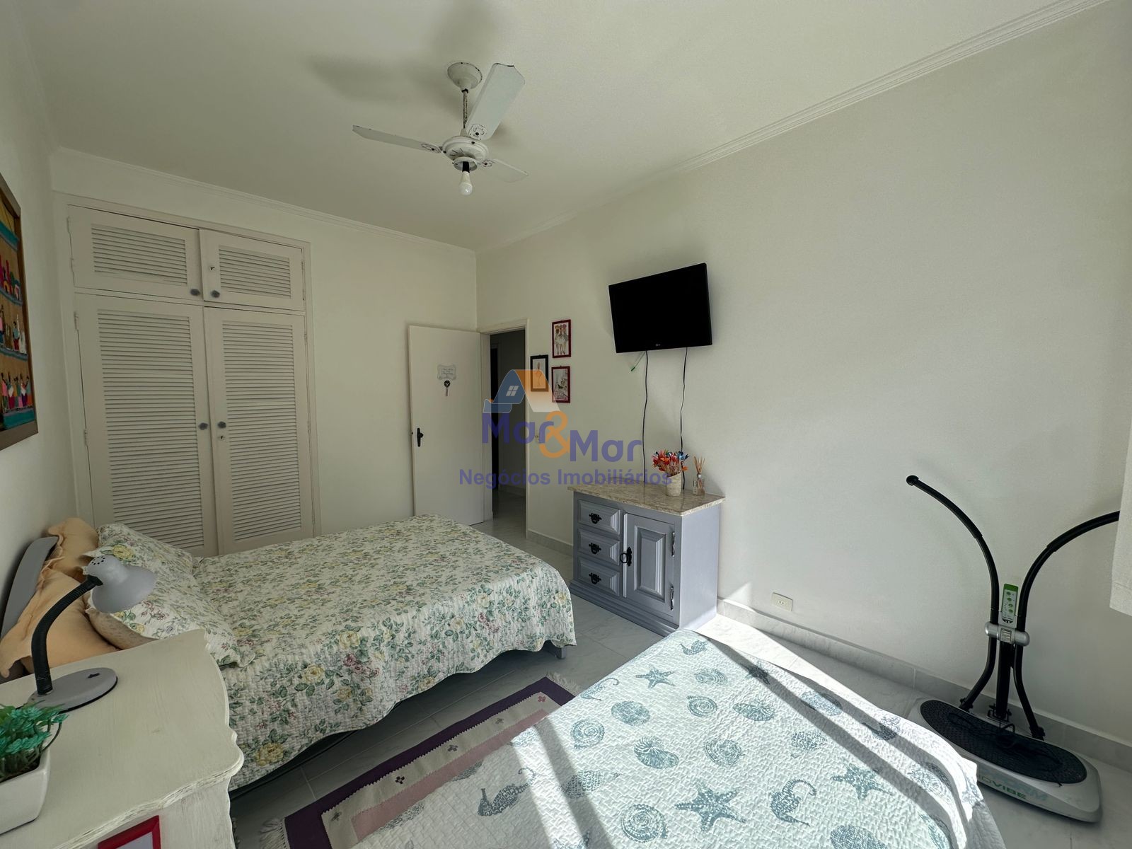 Apartamento na Praia das Pitangueiras, Guarujá - SP