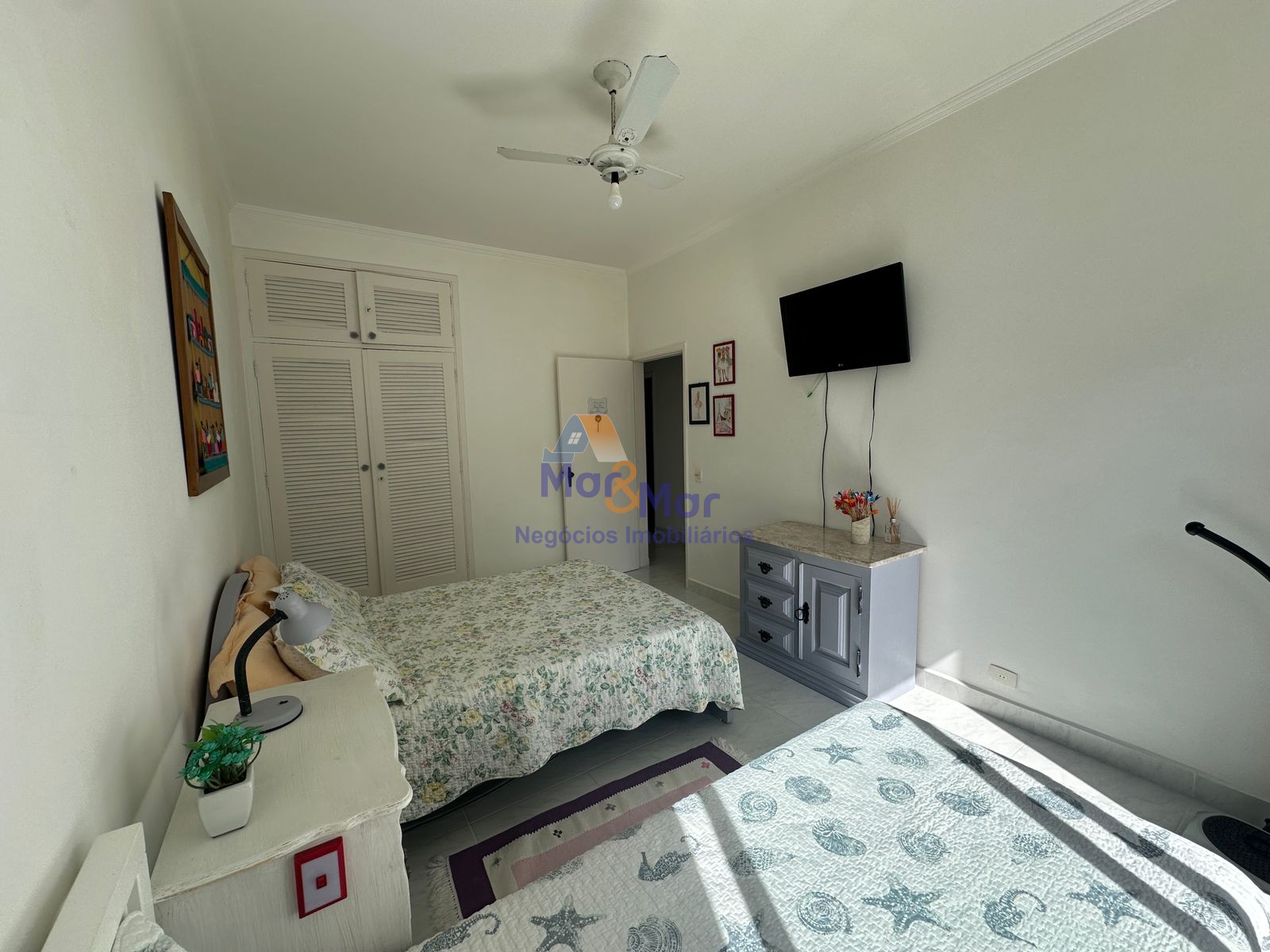 Apartamento na Praia das Pitangueiras, Guarujá - SP