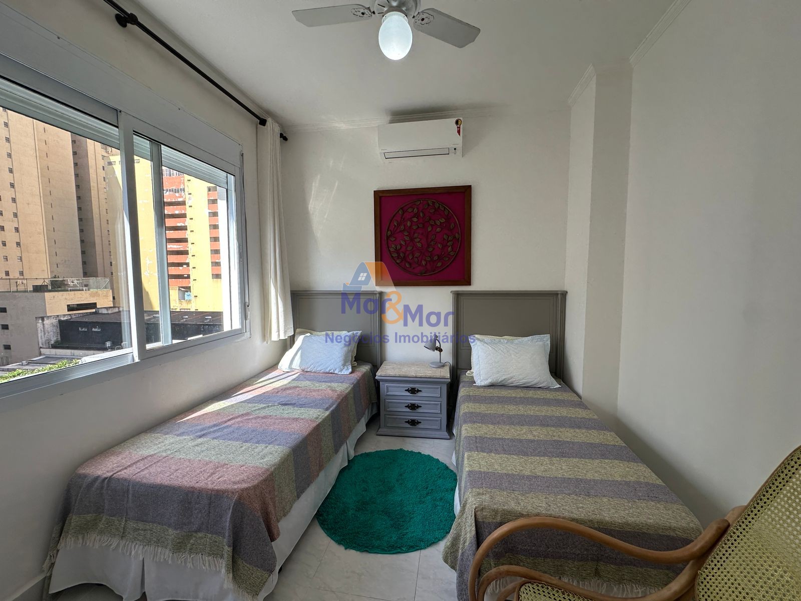 Apartamento na Praia das Pitangueiras, Guarujá - SP