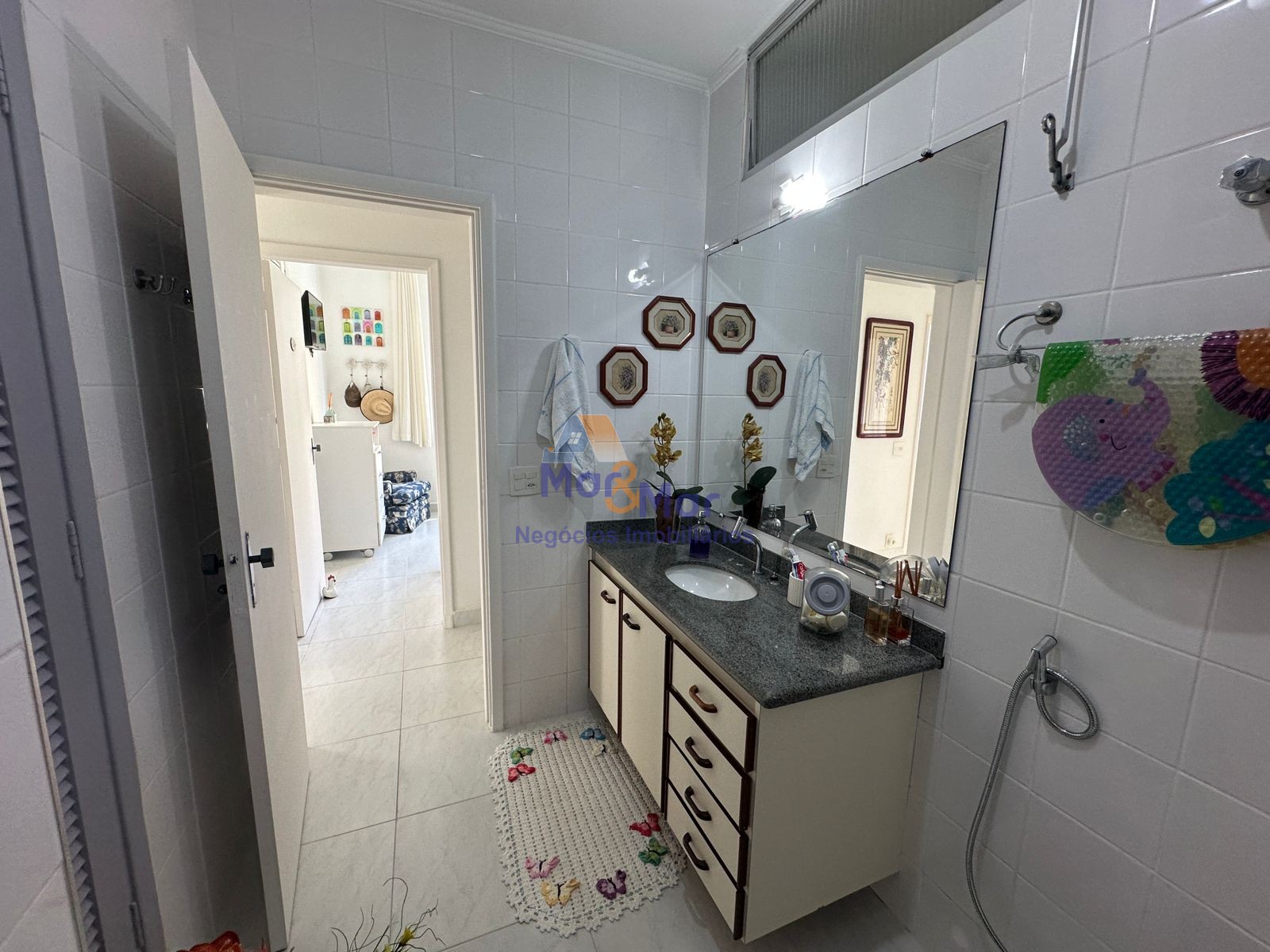 Apartamento na Praia das Pitangueiras, Guarujá - SP