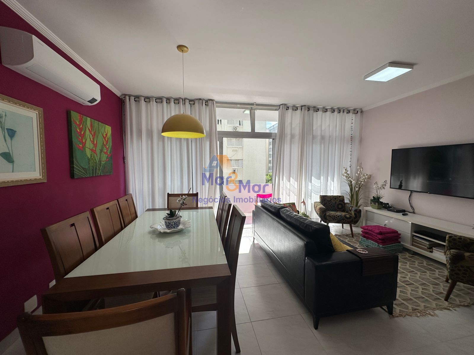 Apartamento na Praia das Pitangueiras, Guarujá - SP