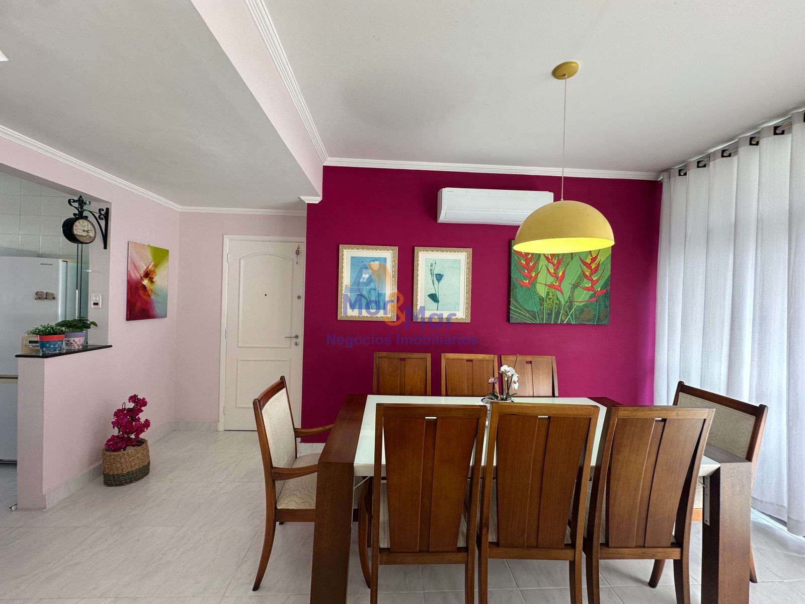 Apartamento na Praia das Pitangueiras, Guarujá - SP