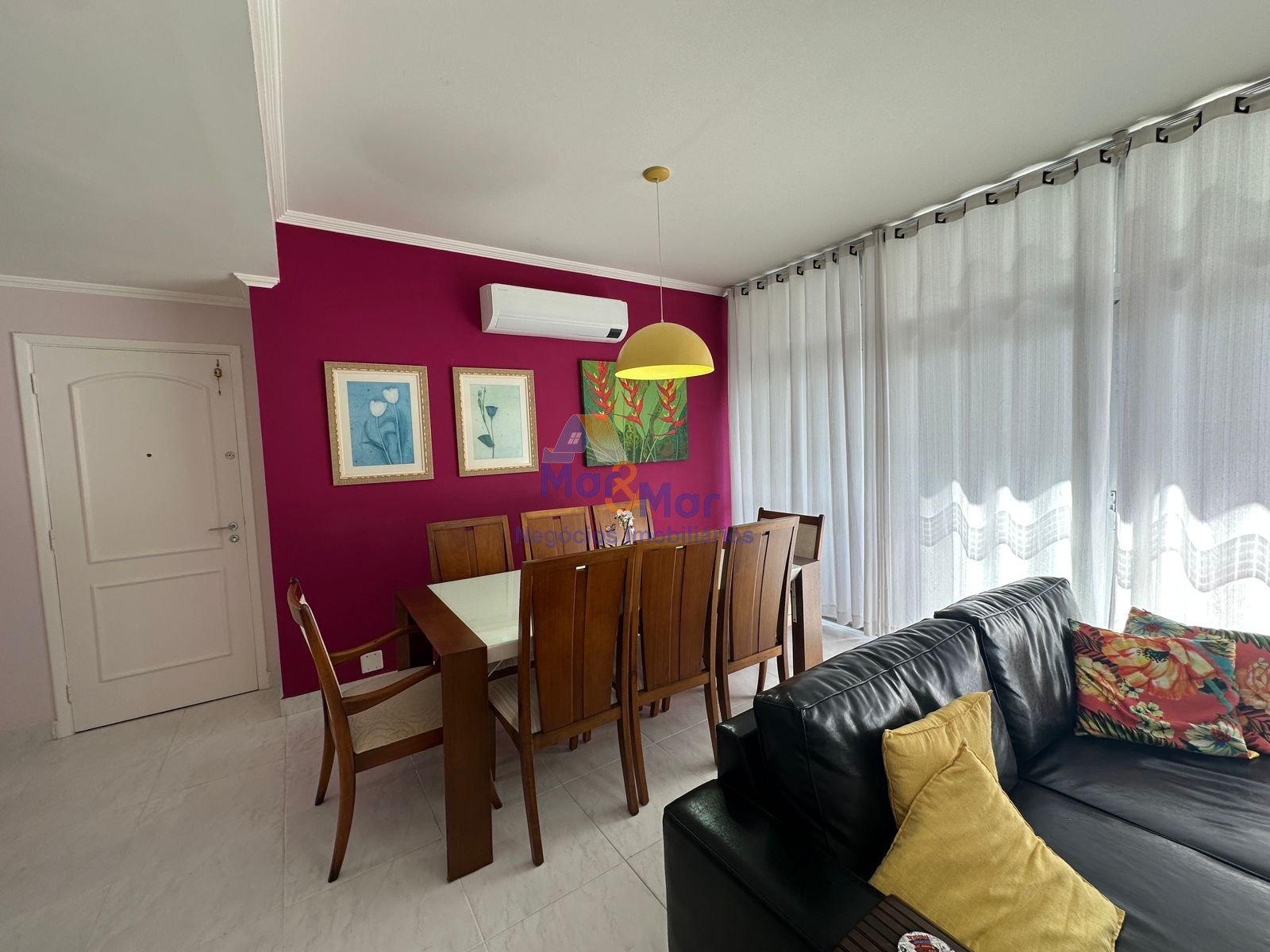 Apartamento na Praia das Pitangueiras, Guarujá - SP