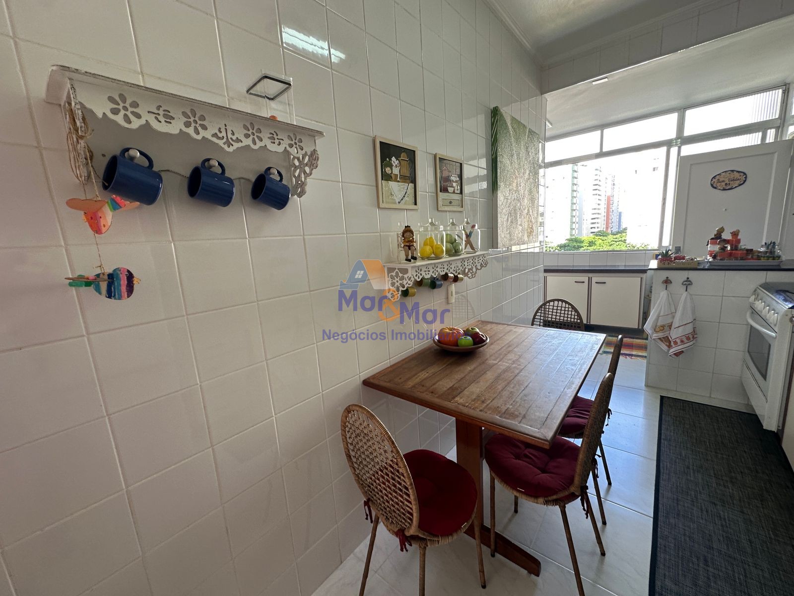 Apartamento na Praia das Pitangueiras, Guarujá - SP