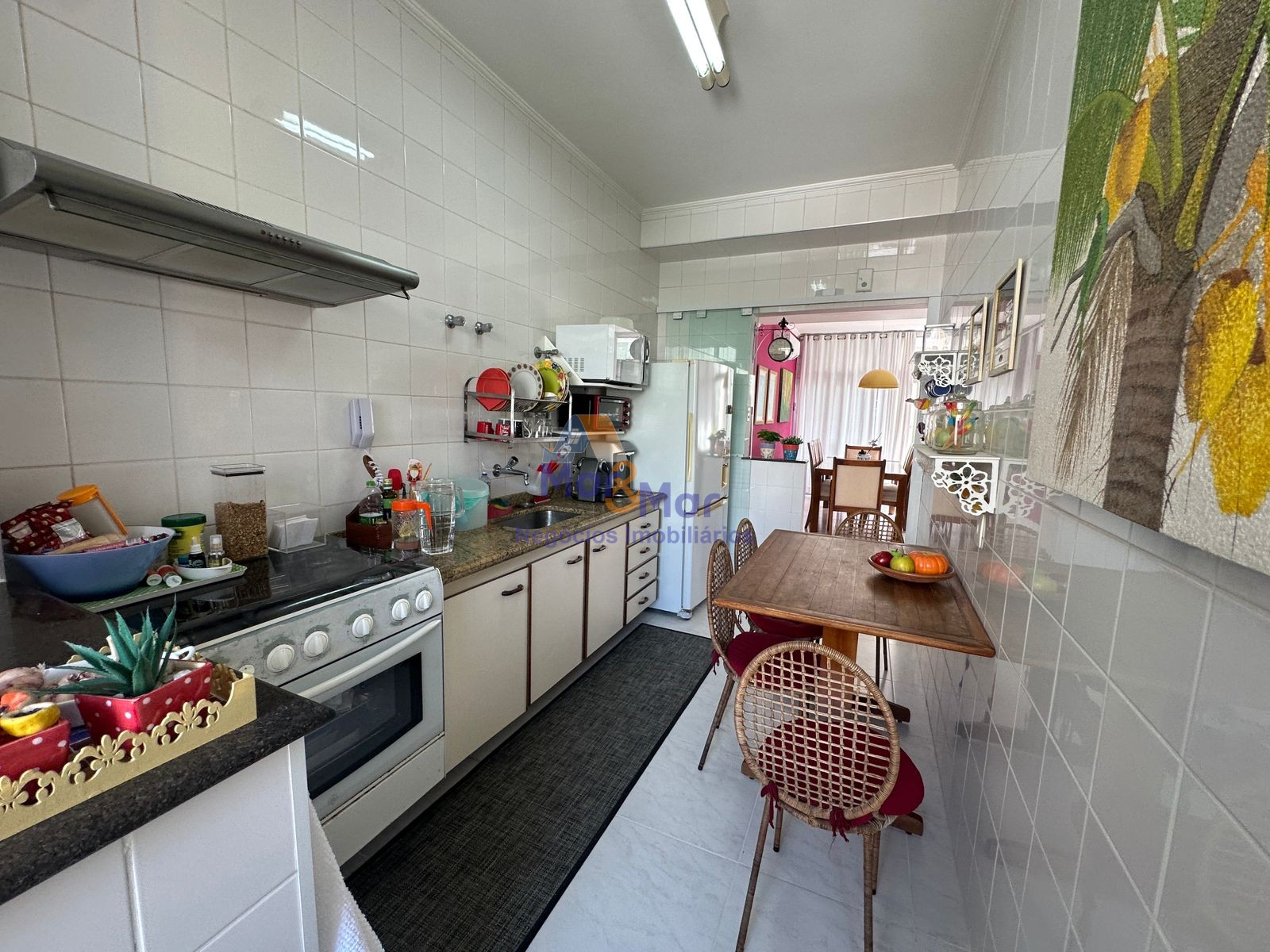 Apartamento na Praia das Pitangueiras, Guarujá - SP