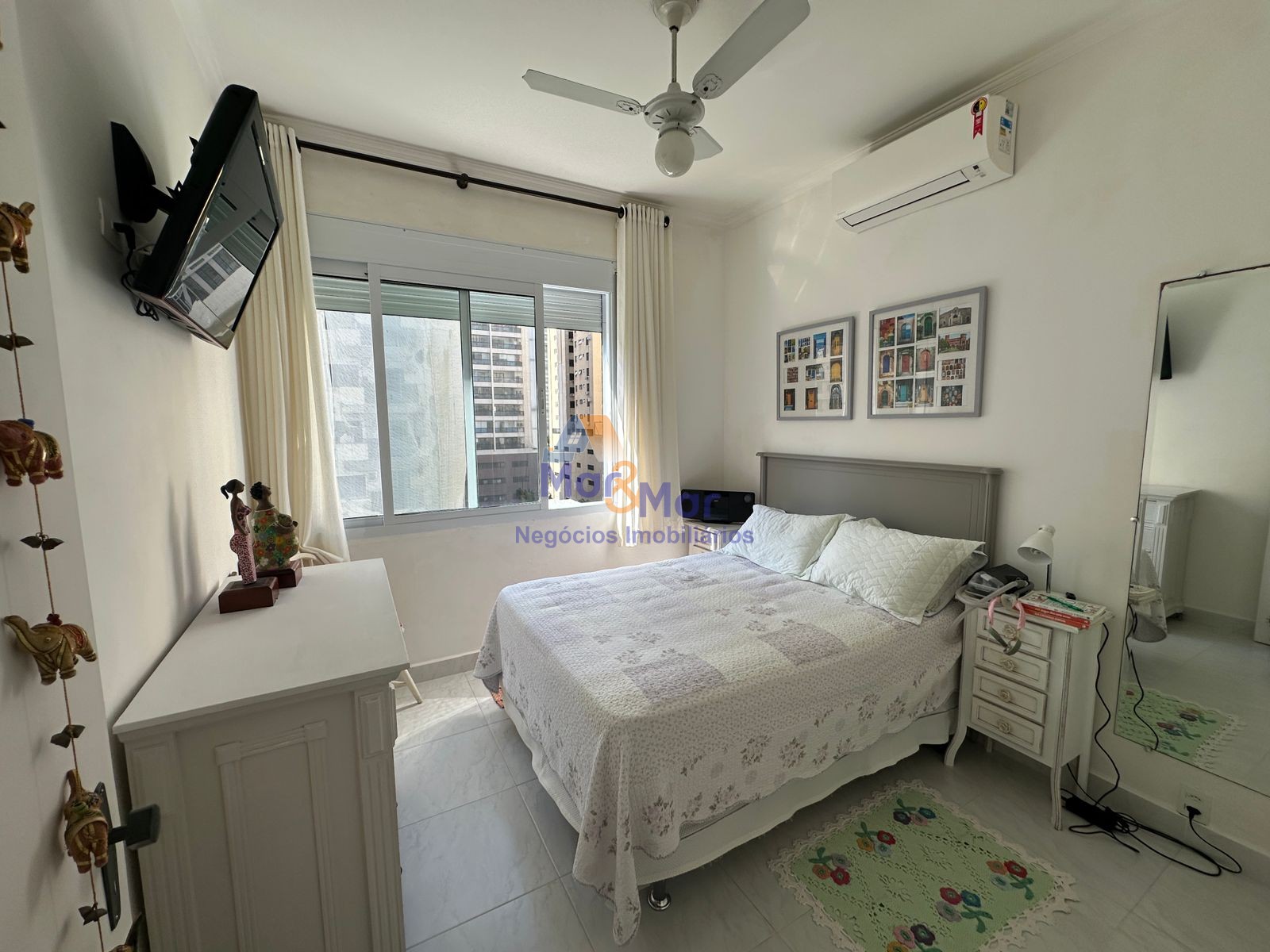 Apartamento na Praia das Pitangueiras, Guarujá - SP