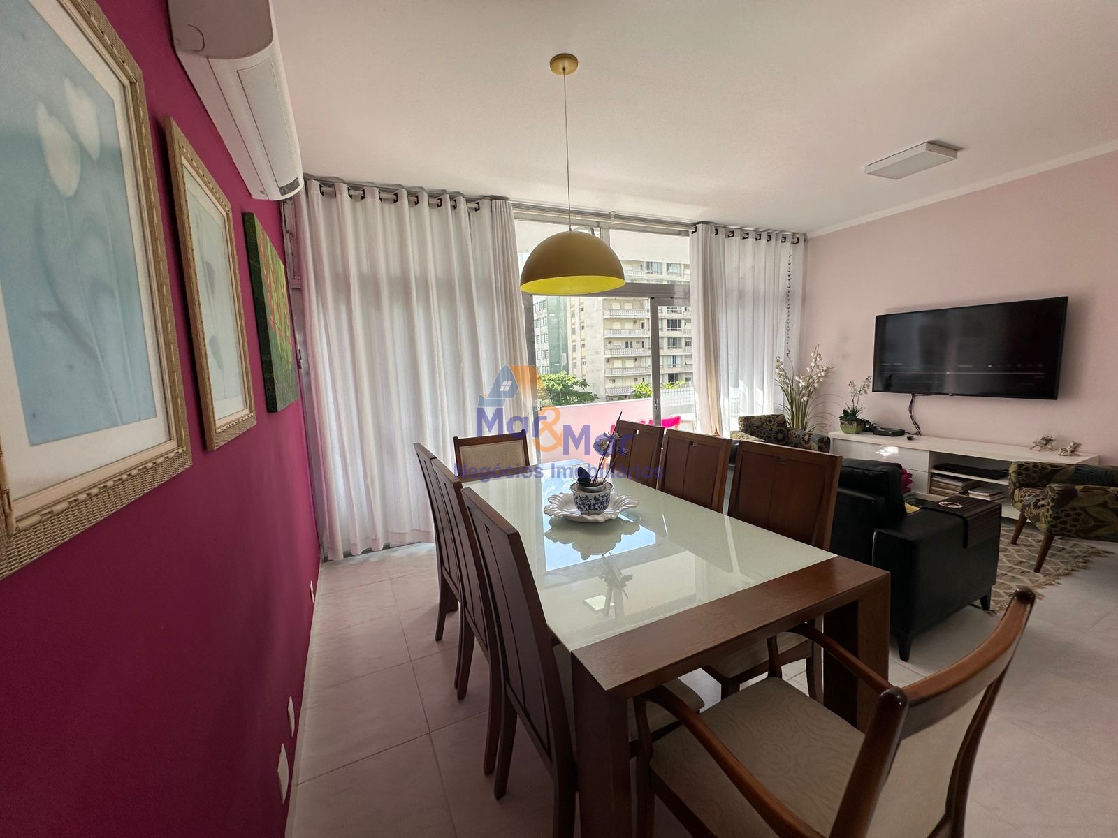 Apartamento na Praia das Pitangueiras, Guarujá - SP