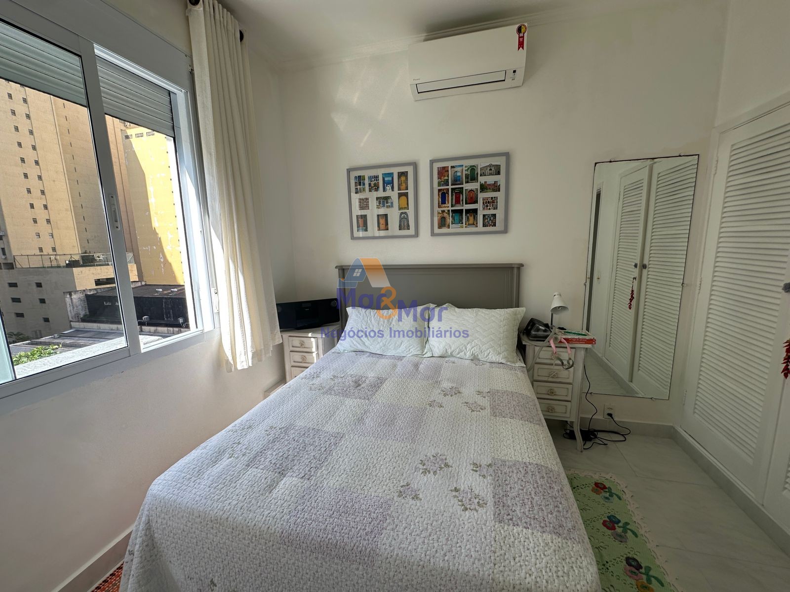 Apartamento na Praia das Pitangueiras, Guarujá - SP
