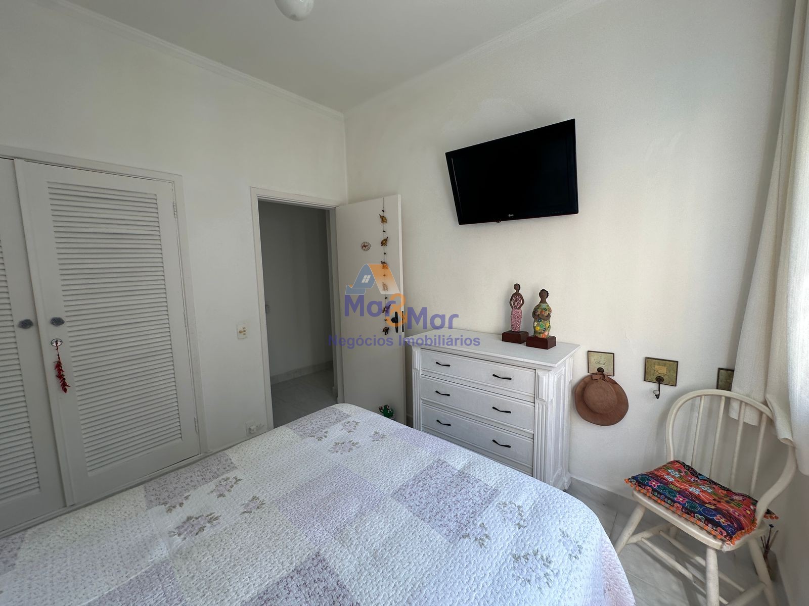 Apartamento na Praia das Pitangueiras, Guarujá - SP