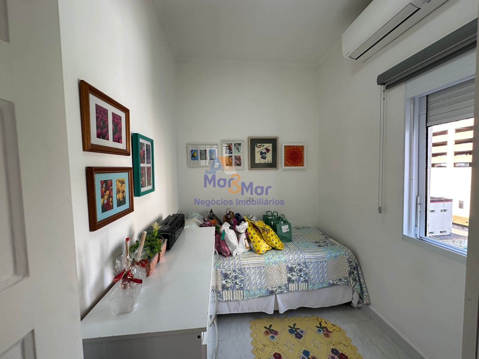 Apartamento na Praia das Pitangueiras, Guarujá - SP