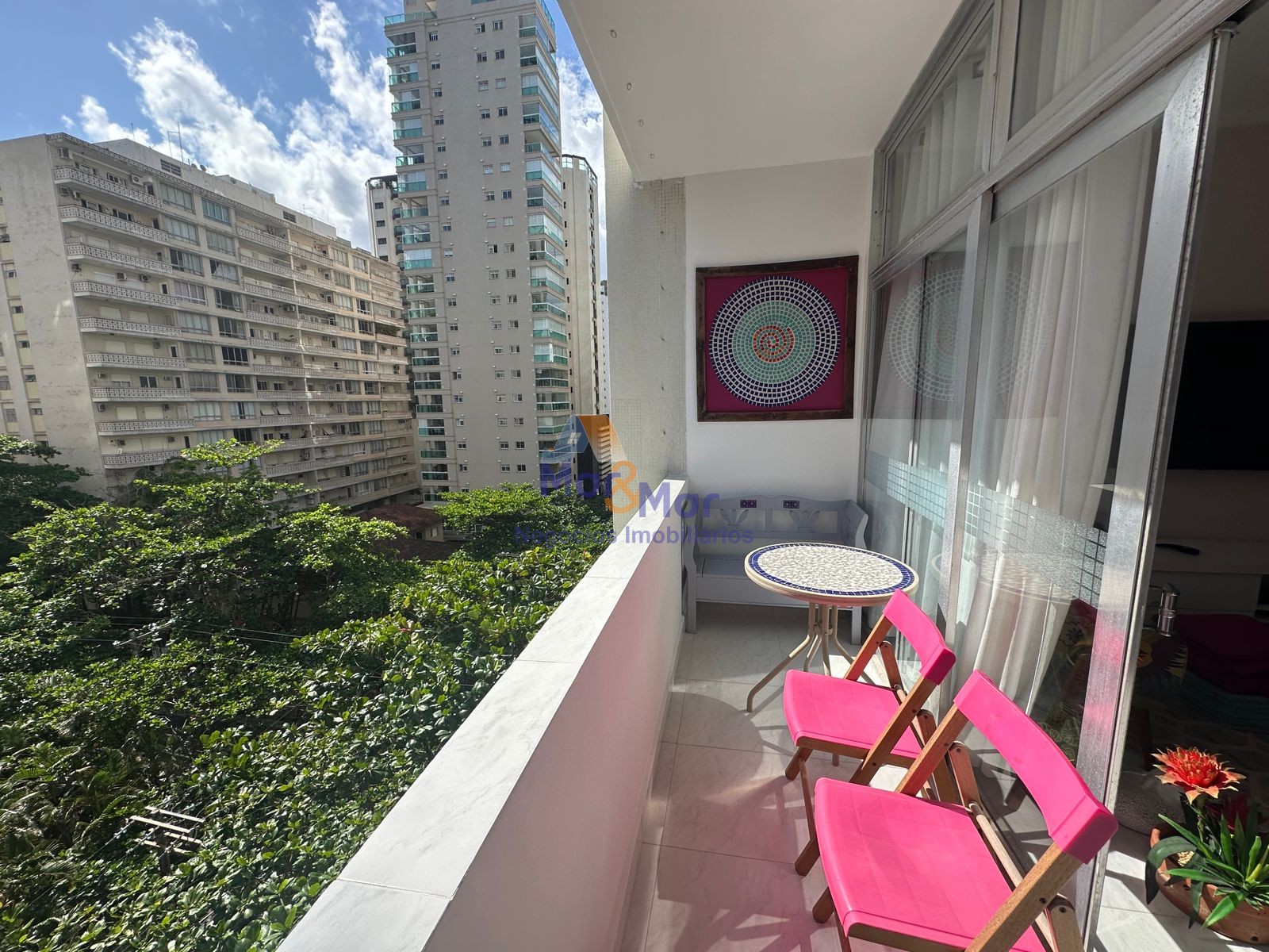Apartamento na Praia das Pitangueiras, Guarujá - SP