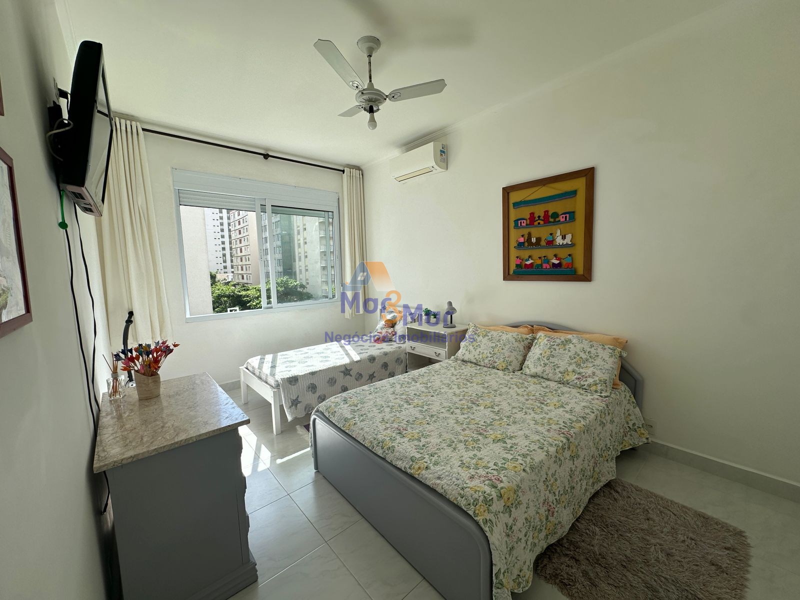 Apartamento na Praia das Pitangueiras, Guarujá - SP
