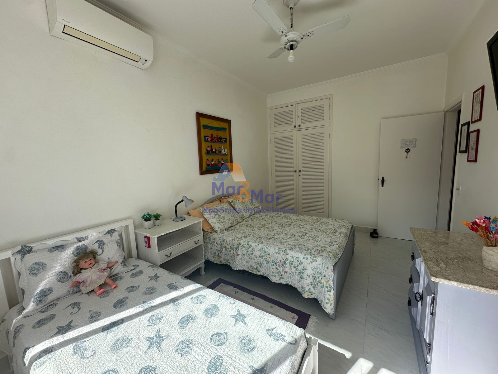 Apartamento na Praia das Pitangueiras, Guarujá - SP