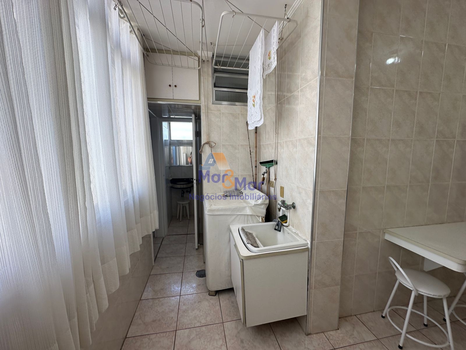 Apartamento na Praia das Pitangueiras, Guarujá - SP
