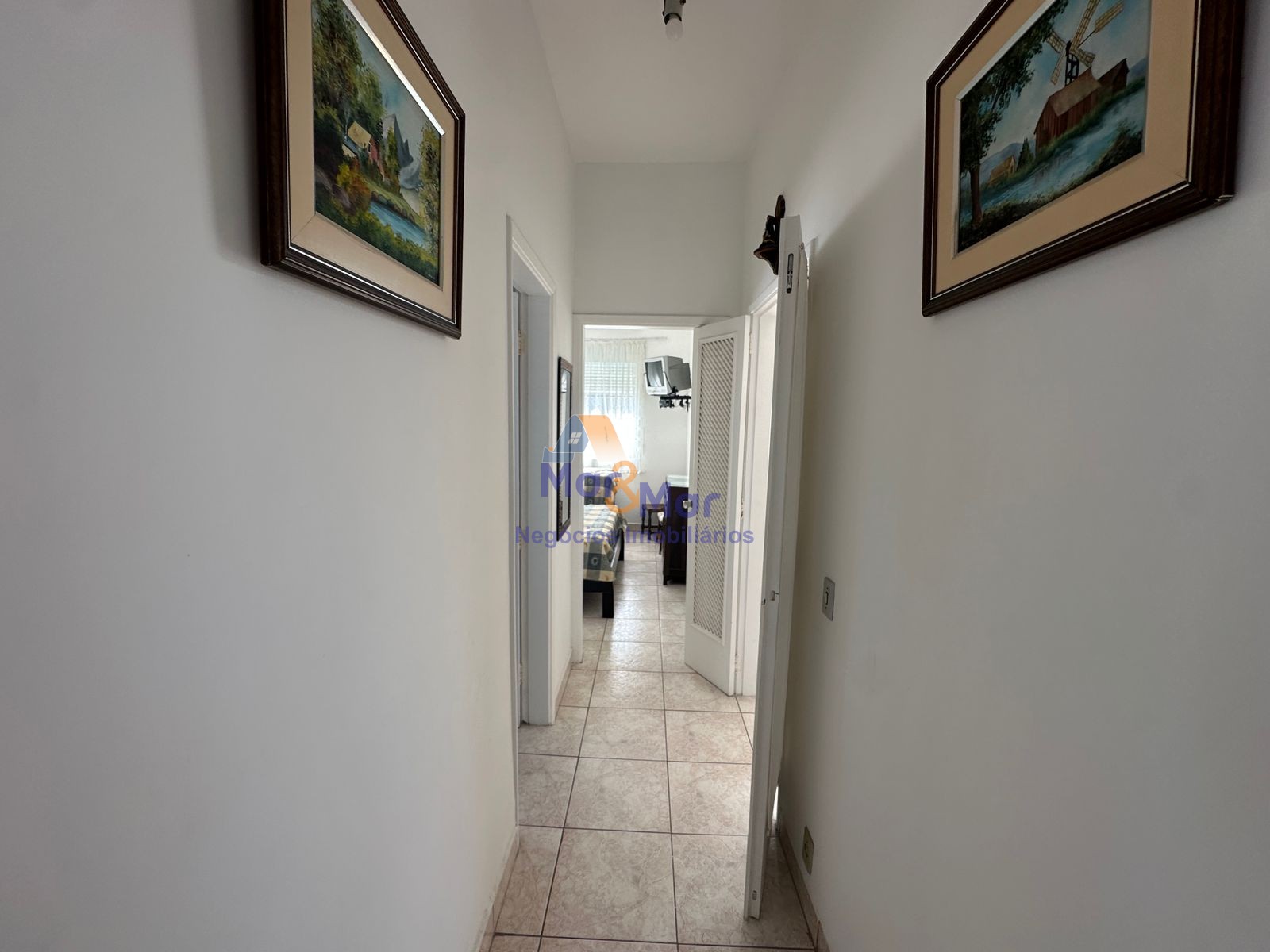 Apartamento na Praia das Pitangueiras, Guarujá - SP