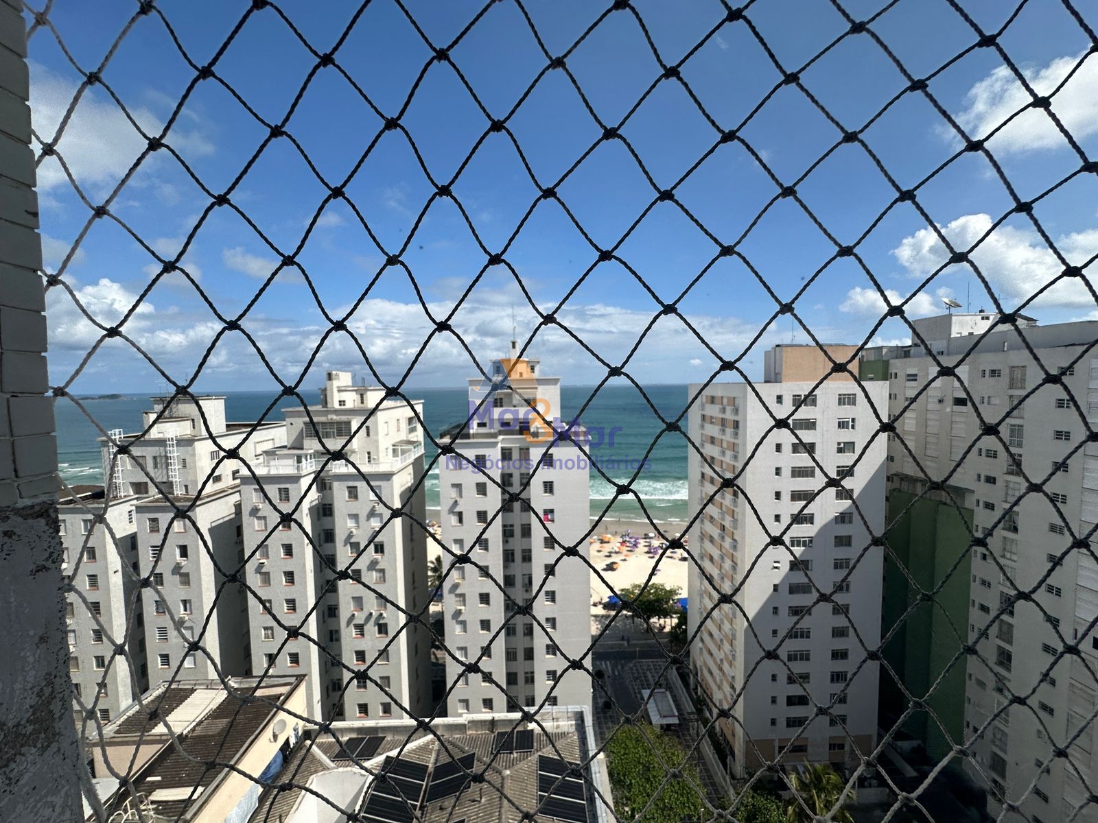 Apartamento na Praia das Pitangueiras, Guarujá - SP