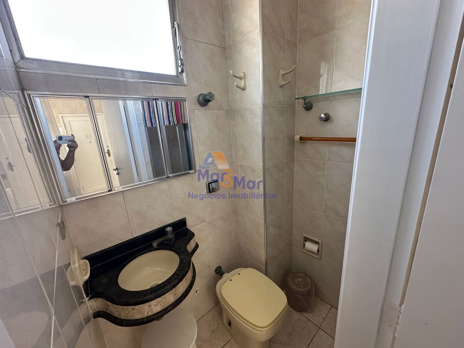 Apartamento na Praia das Pitangueiras, Guarujá - SP