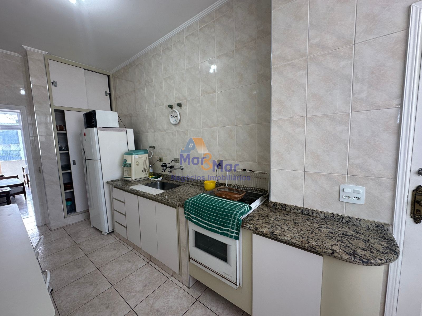 Apartamento na Praia das Pitangueiras, Guarujá - SP