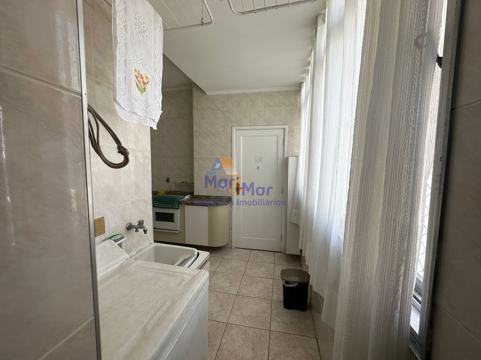 Apartamento na Praia das Pitangueiras, Guarujá - SP
