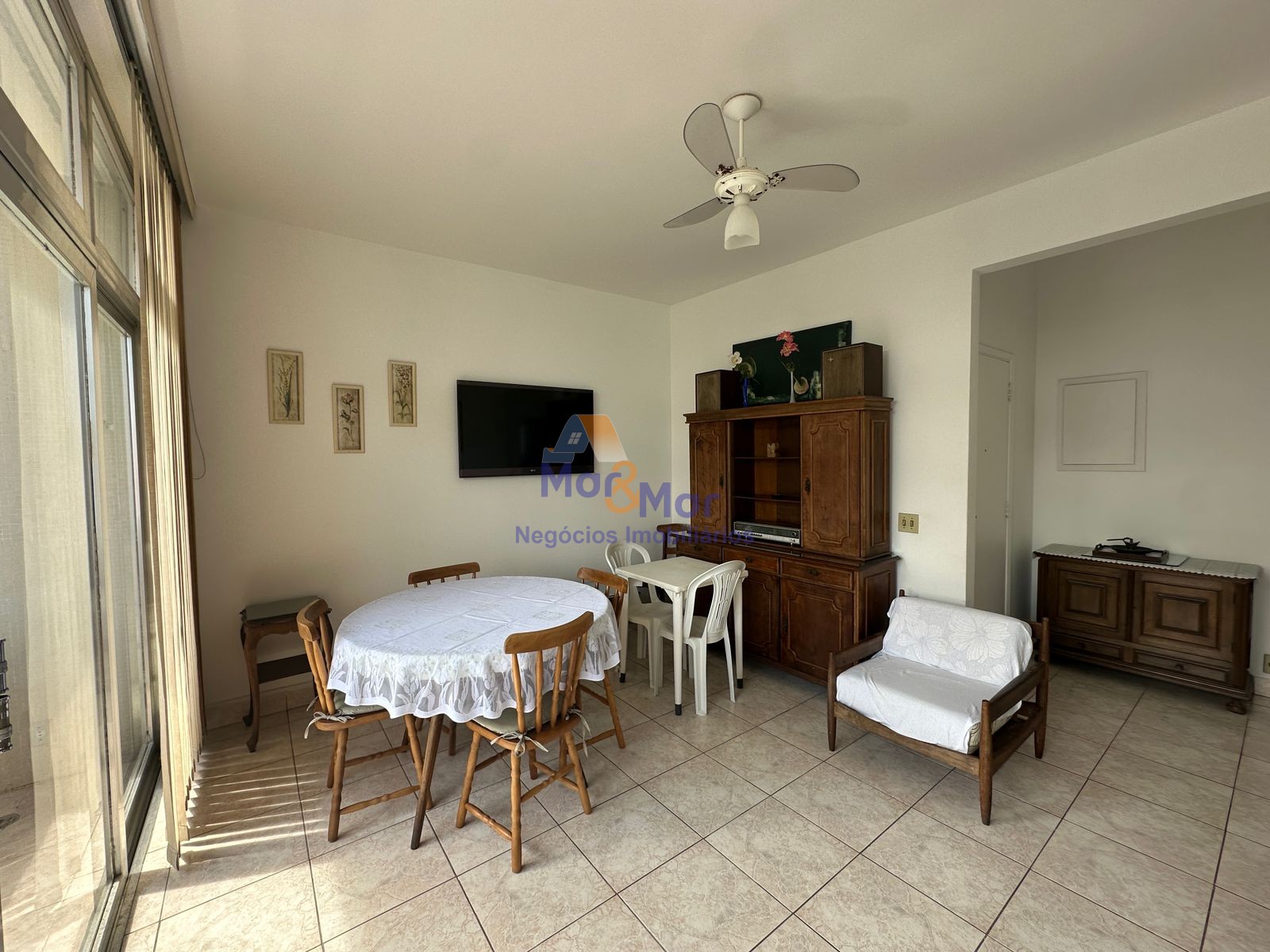 Apartamento na Praia das Pitangueiras, Guarujá - SP