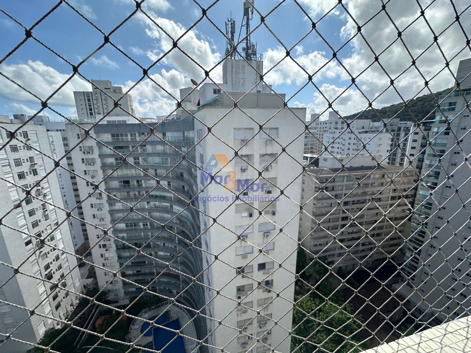 Apartamento na Praia das Pitangueiras, Guarujá - SP